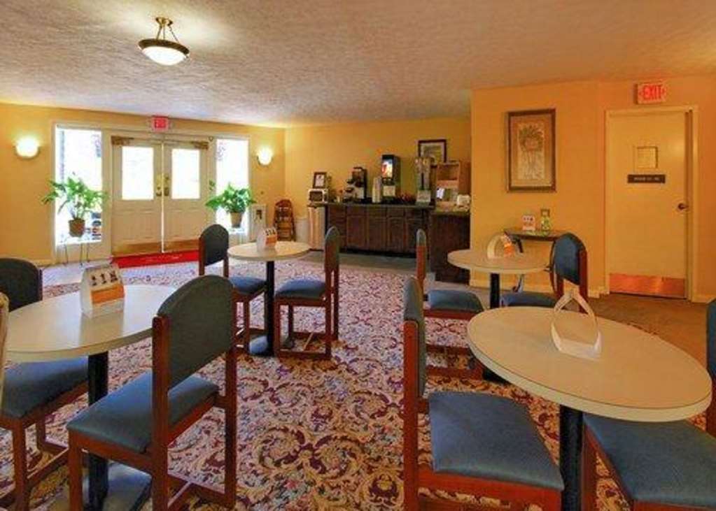 Econo Lodge Inn & Suites Groton Restaurant foto